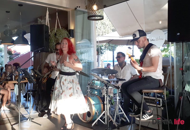 Lady K and the JJ band playing at Basta in Denia